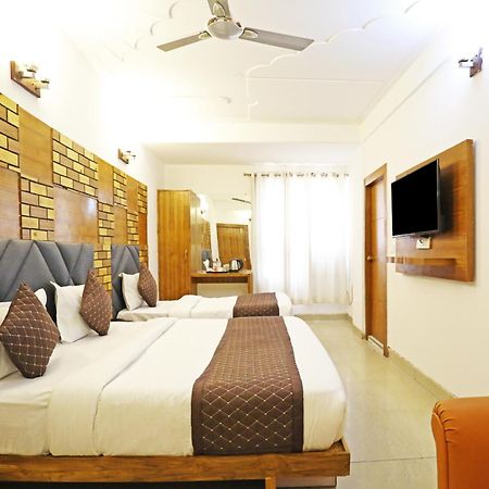 Hotel Ambrosia - A Boutique Hotel ニューデリー エクステリア 写真